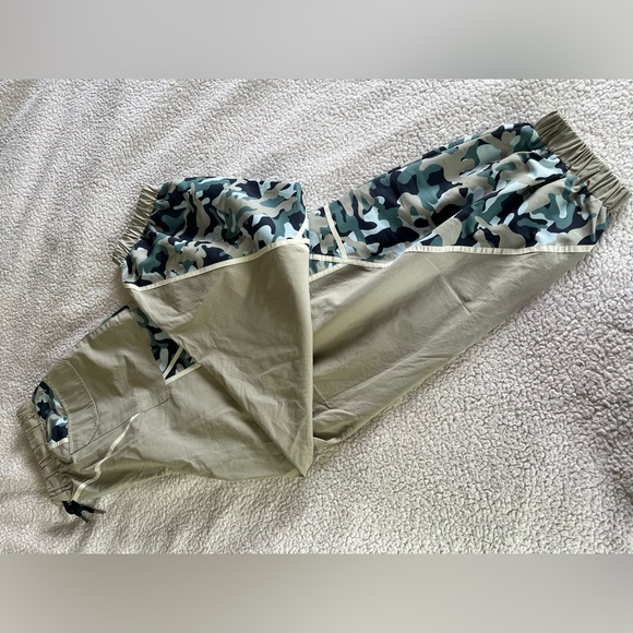 Like New! ASOS DESIGN Camo Pants Festival Parachute Shell Windbreaker Street -10 - Picture 11 of 14